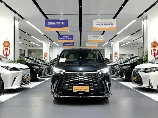 Lexus LM — Фото автомобиля 8
