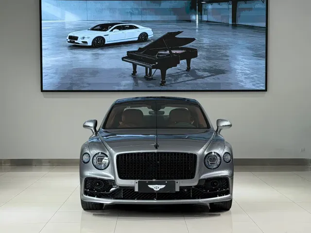Bentley Flying Spur — Фото автомобиля 2