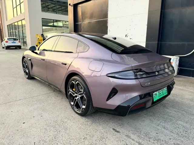 Xiaomi SU7 — Фото автомобиля 13