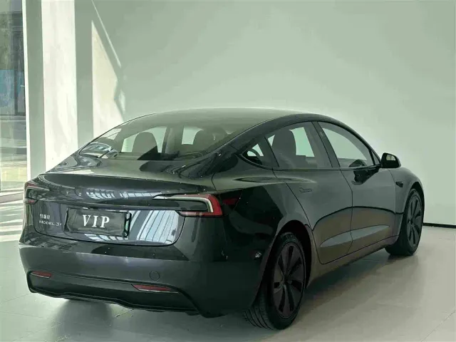 Tesla Model 3 — Фото автомобиля 7