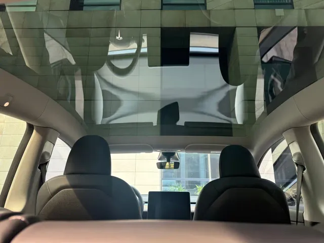 Tesla Model Y — Фото автомобиля 14