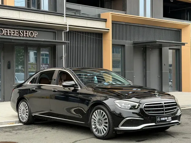 Mercedes-Benz E-Class — Фото автомобиля 3