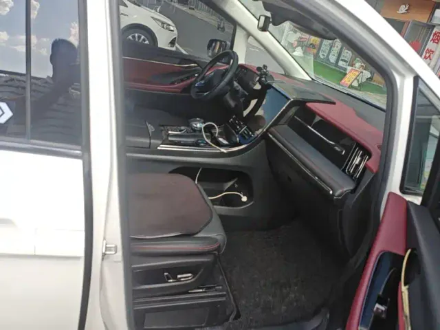 GAC Trumpchi E9 — Фото автомобиля 8