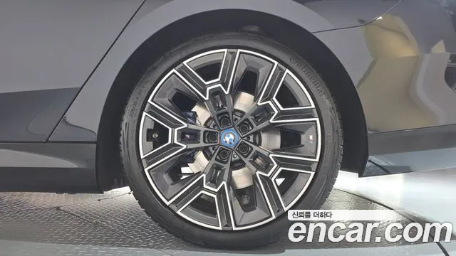 BMW 5 Series G60 — Фото автомобиля 5