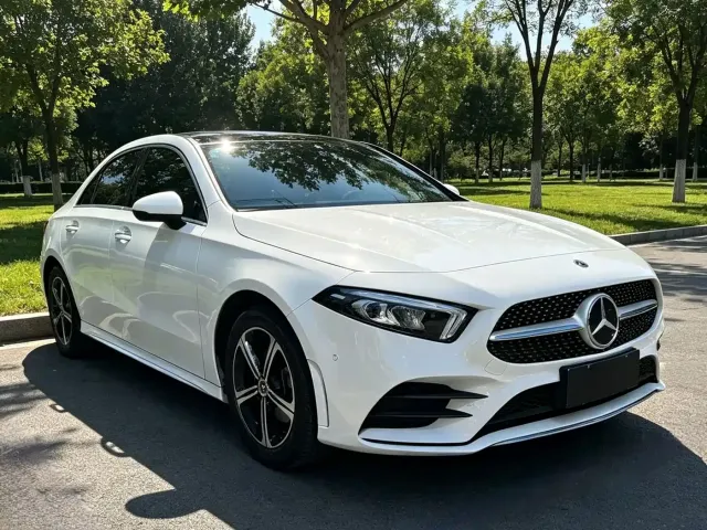 Mercedes-Benz Mercedes-Benz A-Class 2022 Facelift III A 200 L Sport Sedan Fashion — Фото автомобиля 3