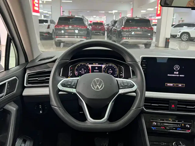 Volkswagen Tiguan L — Фото автомобиля 7