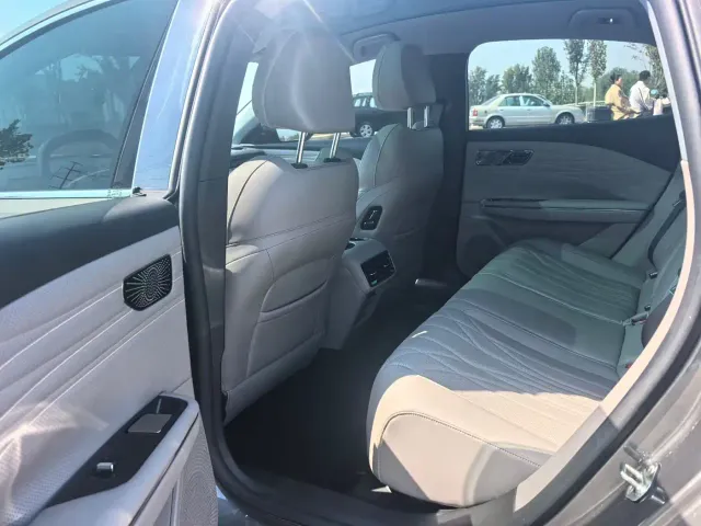Geely Galaxy Xingyao 8 — Фото автомобиля 6