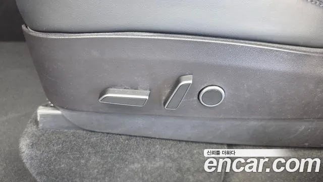 Tesla Model Y — Фото автомобиля 29
