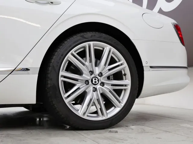 Bentley Flying Spur — Фото автомобиля 9