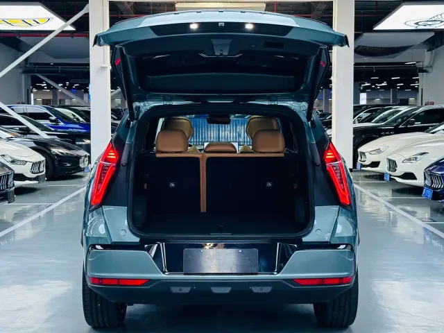Geely Boyue L — Фото автомобиля 11