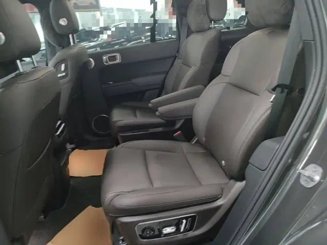 Li Auto L8 — Фото автомобиля 16