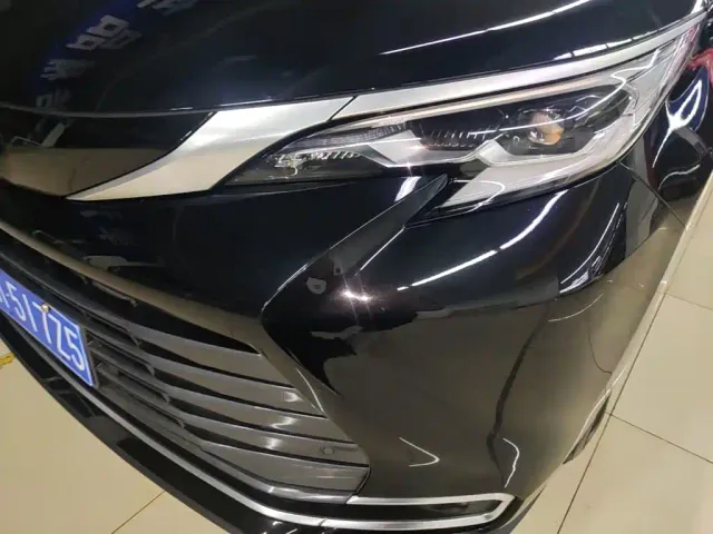 Toyota Sienna — Фото автомобиля 23
