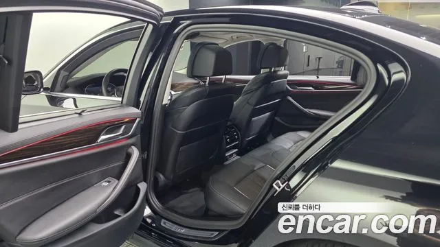 BMW 5 Series G30 — Фото автомобиля 26