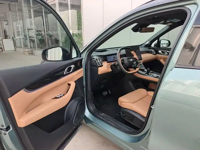 Geely Boyue L — Фото автомобиля 11