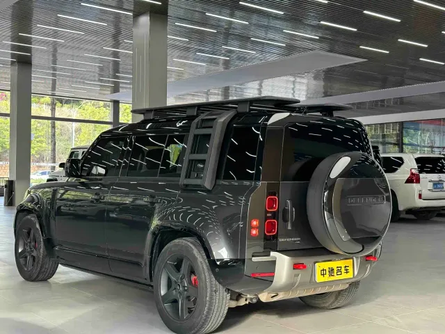 Land Rover Defender — Фото автомобиля 8