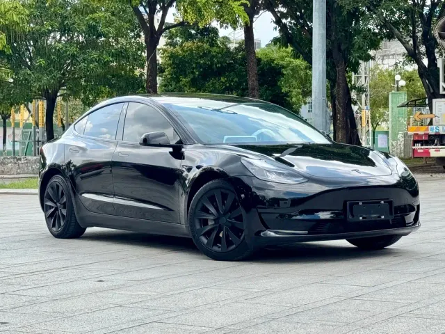 Tesla Model 3 — Фото автомобиля 3