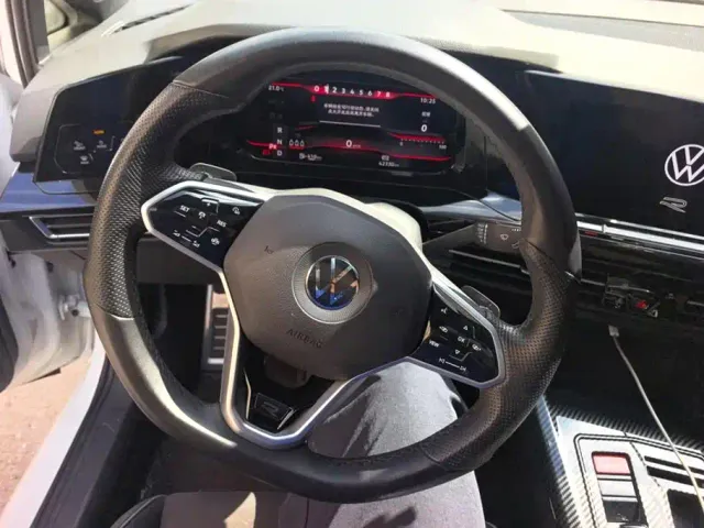 Volkswagen Golf — Фото автомобиля 15