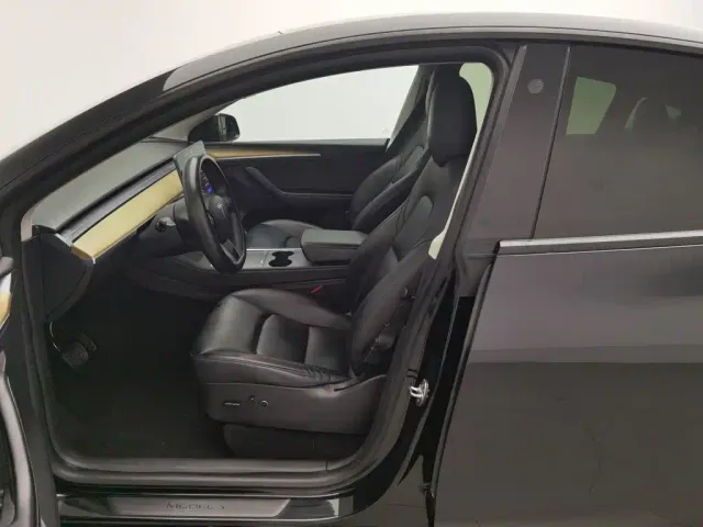 Tesla Model Y — Фото автомобиля 10