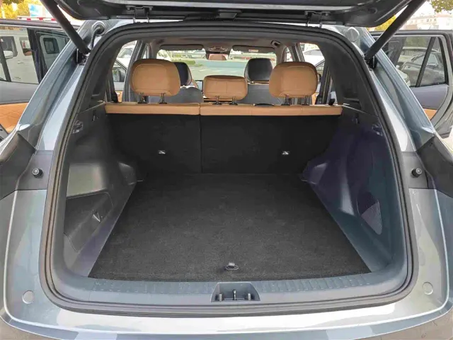 Geely Galaxy Starship 7 EM-i — Фото автомобиля 8