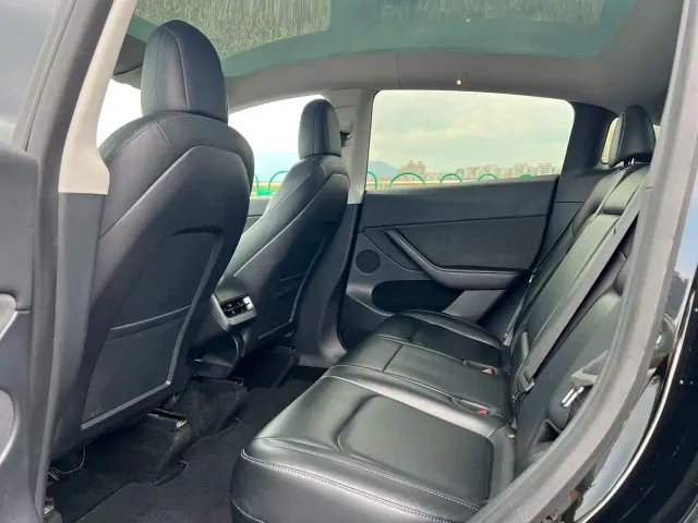 Tesla Model Y — Фото автомобиля 5