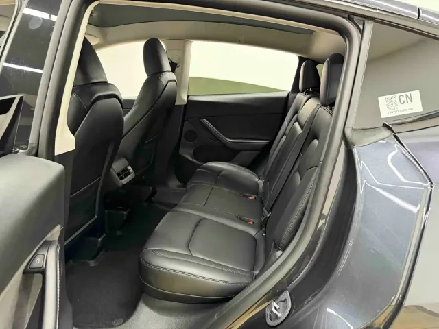 Tesla Model Y — Фото автомобиля 11