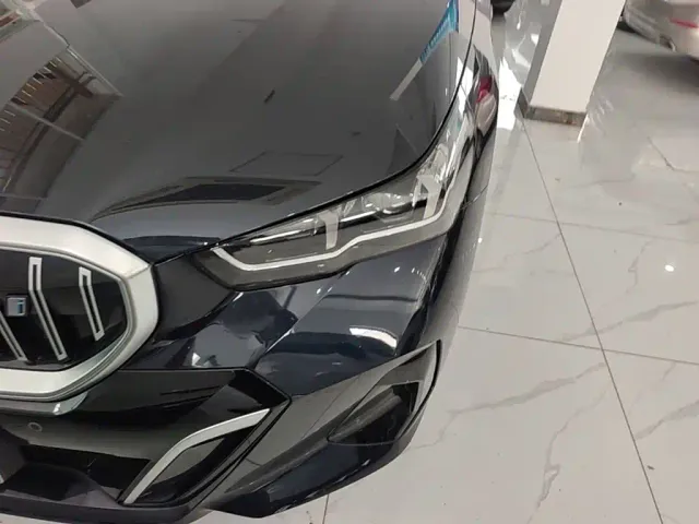 BMW i5 — Фото автомобиля 17