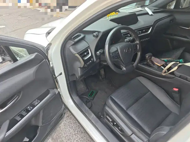 Lexus UX — Фото автомобиля 15
