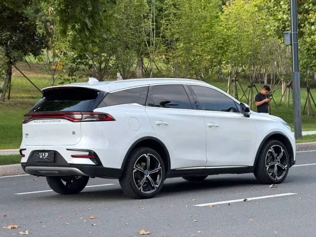 BYD Tang — Фото автомобиля 13