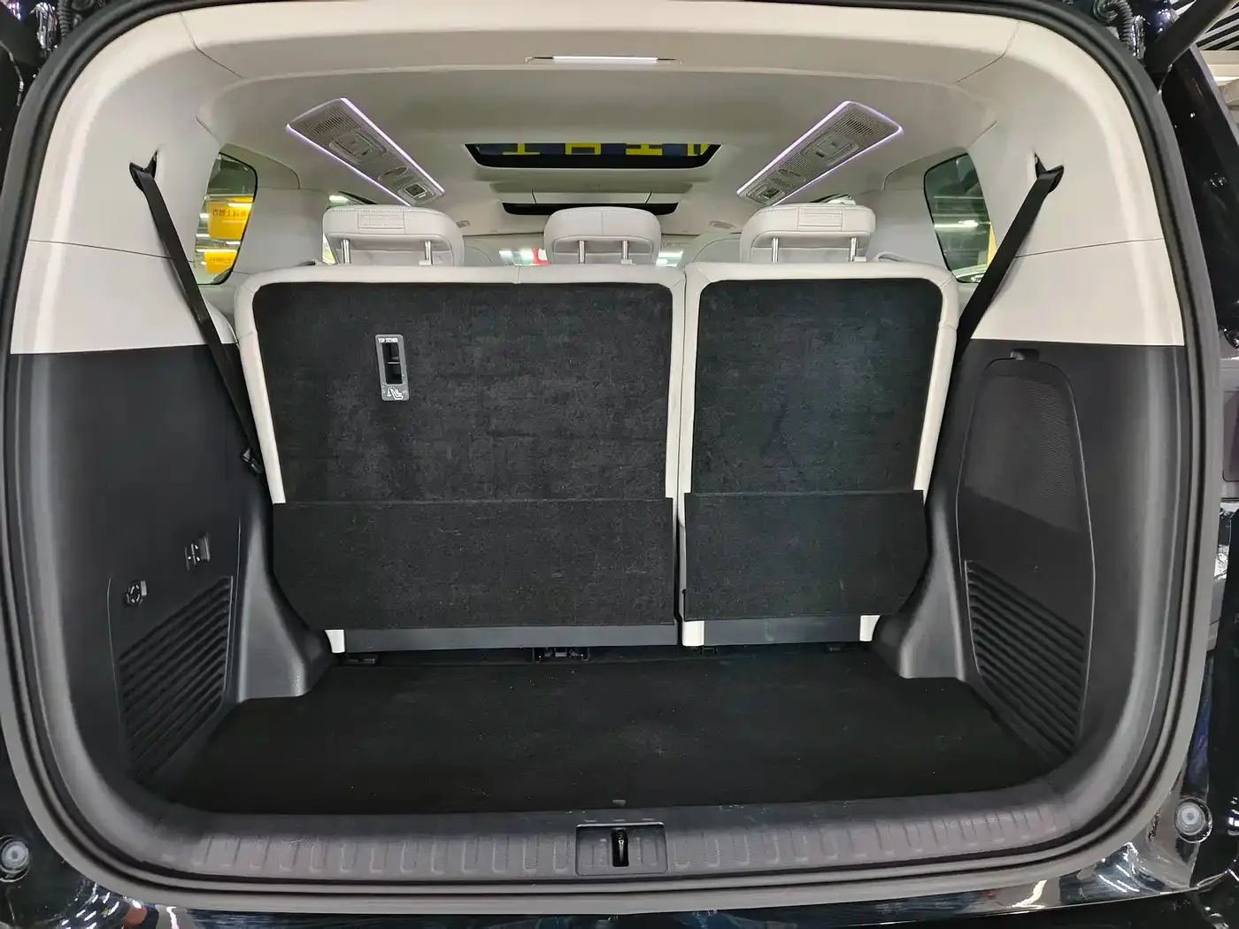 Voyah Auto Voyah Dreamer 2025 PHEV AWD Excellent Kunpeng Edition — Фото автомобиля 6