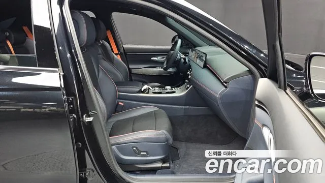 Genesis GV70 2.5T Бензин AWD — Фото автомобиля 6