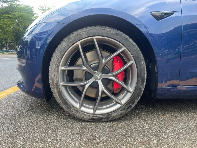 Tesla Model 3 — Фото автомобиля 8