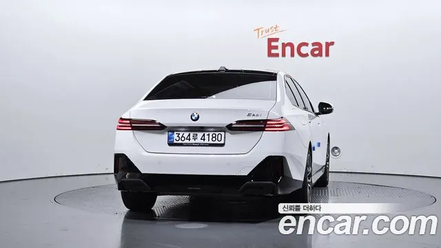 BMW 5 Series G60 — Фото автомобиля 4