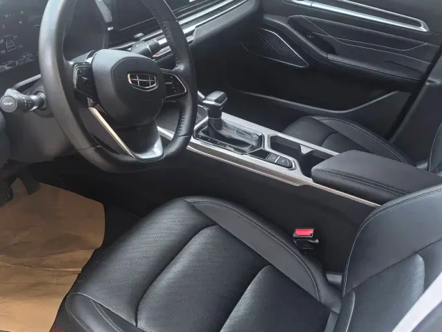 Geely Emgrand — Фото автомобиля 4