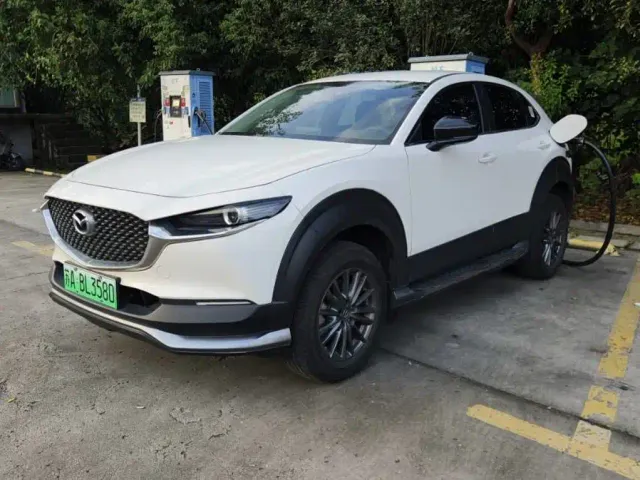 Фотография автомобиля — Mazda CX-30 EV