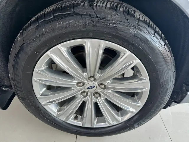 Ford Explorer — Фото автомобиля 10