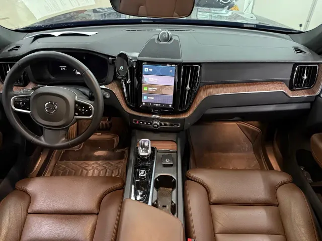 Volvo XC60 — Фото автомобиля 5