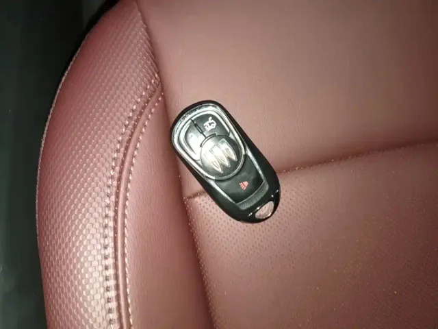 Buick Regal — Фото автомобиля 8