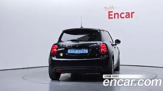 Mini Cooper — Фото автомобиля 4