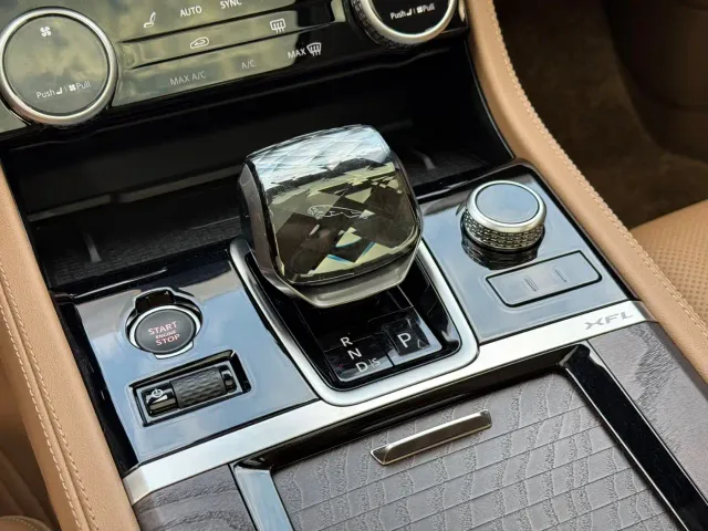 Jaguar XFL — Фото автомобиля 12