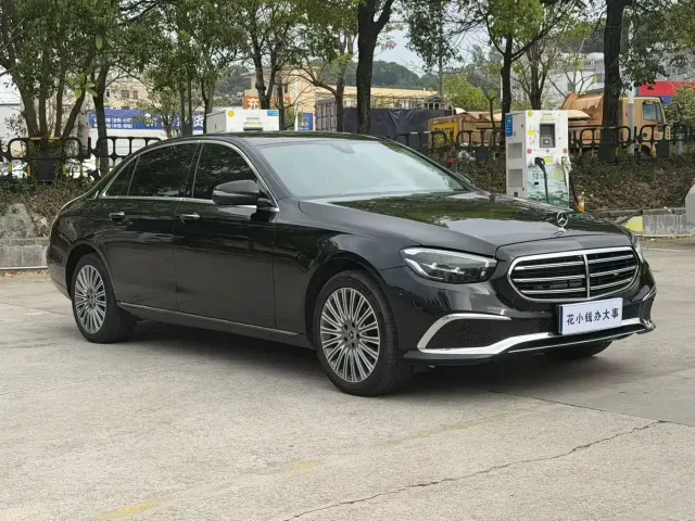 Mercedes-Benz E-Class — Фото автомобиля 3