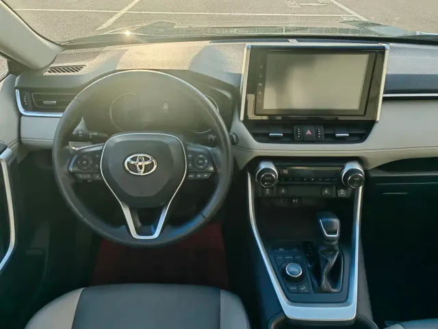 Toyota RAV4 — Фото автомобиля 18