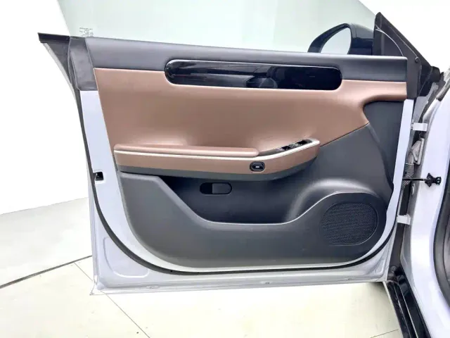Leapmotor C01 — Фото автомобиля 12