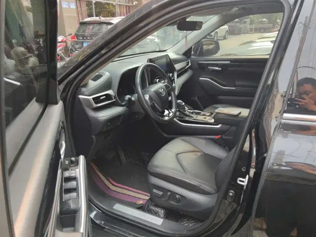Toyota Highlander — Фото автомобиля 14