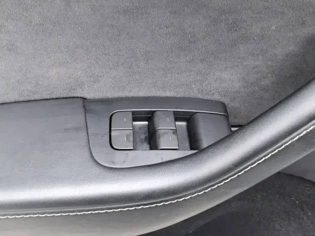 Tesla Model Y — Фото автомобиля 9