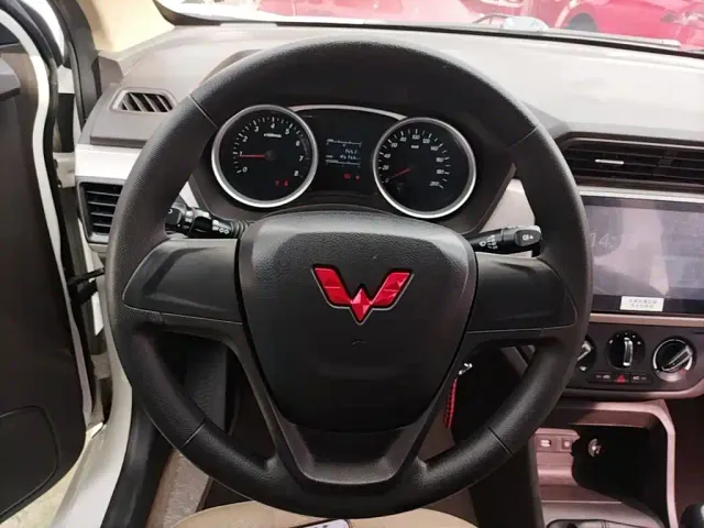 Wuling Hongguang — Фото автомобиля 10