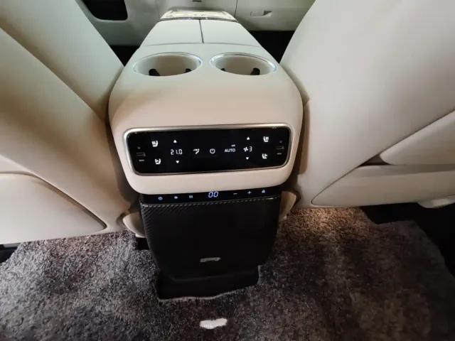 Li Auto MEGA — Фото автомобиля 9