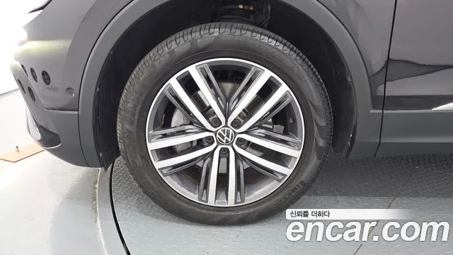 Volkswagen Tiguan — Фото автомобиля 5