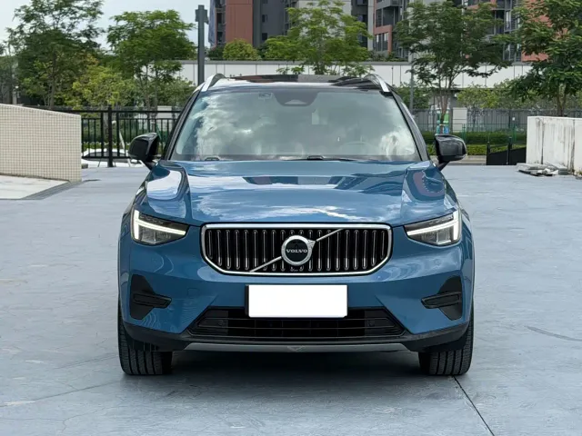 Volvo XC40 — Фото автомобиля 2