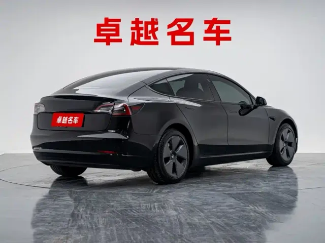 Tesla Model 3 — Фото автомобиля 4