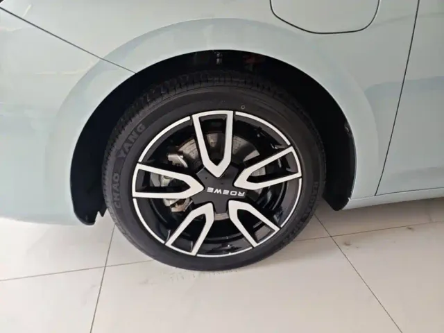 Roewe D6 — Фото автомобиля 22